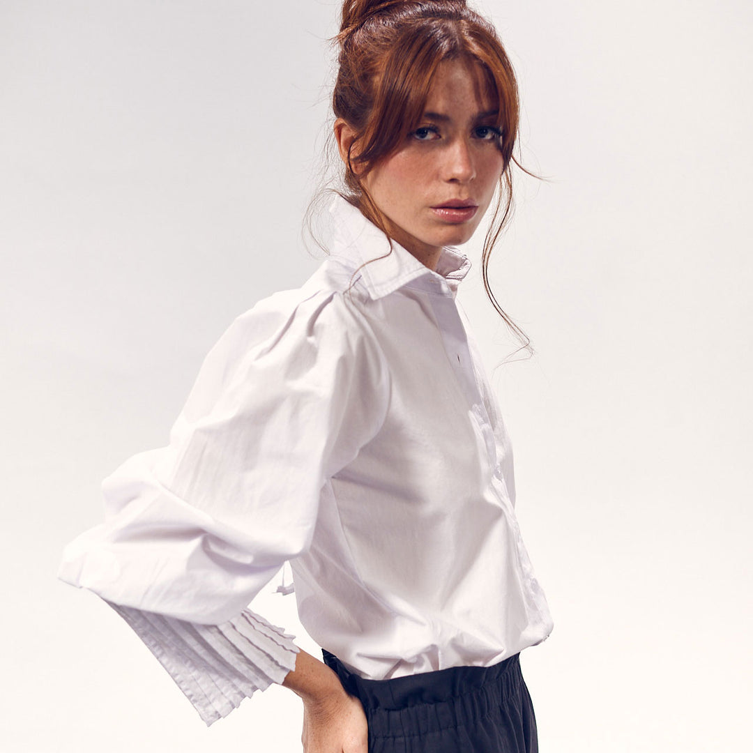 Half-sleeve shirt with pleats